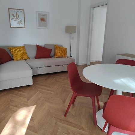 Elegante Bilocale A Milano Con Balcone Apartment Exterior photo